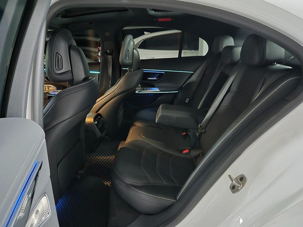Mercedes-Benz E-Class — photo 06