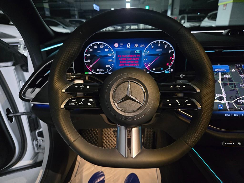 Mercedes-Benz E-Class — photo 07