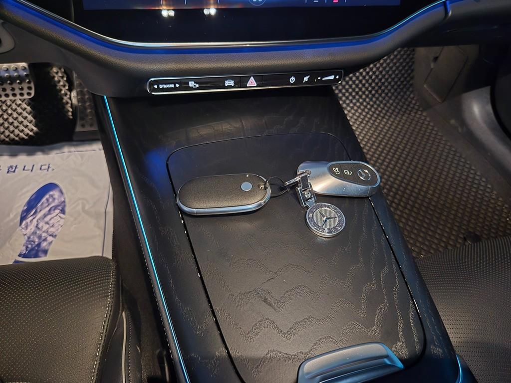 Mercedes-Benz E-Class — photo 12