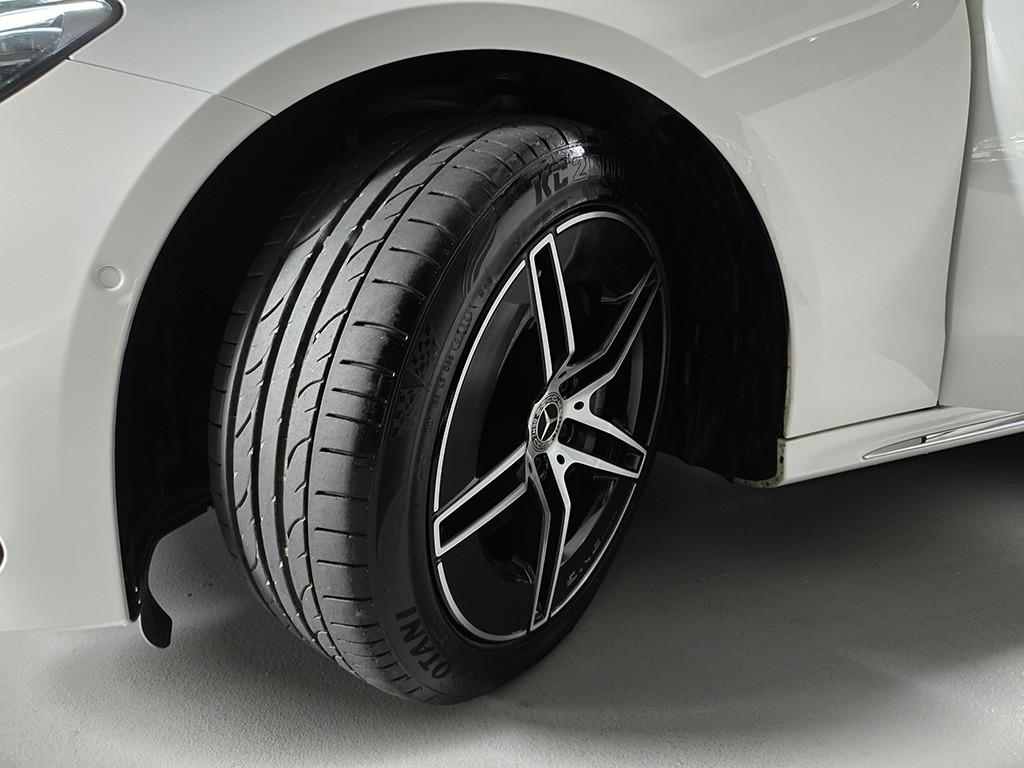 Mercedes-Benz E-Class — photo 20