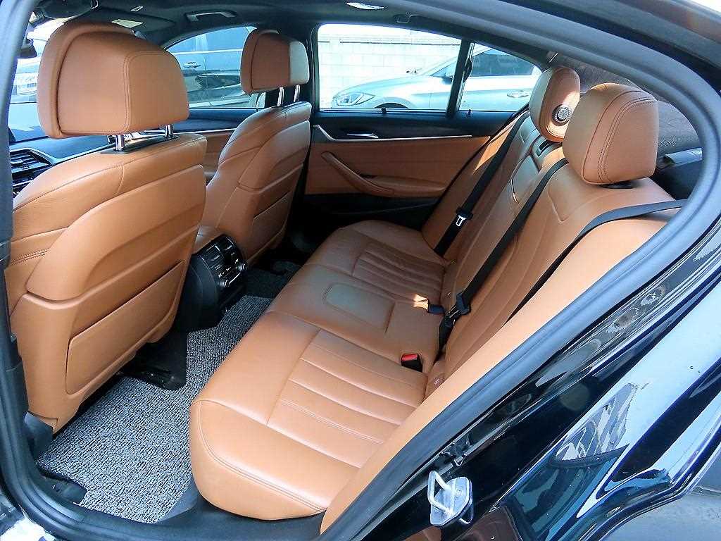 BMW 5-Series — photo 06