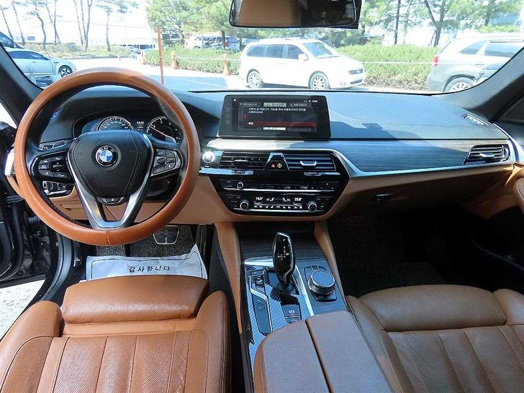 BMW 5-Series — photo 07