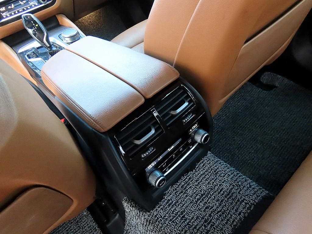 BMW 5-Series — photo 16