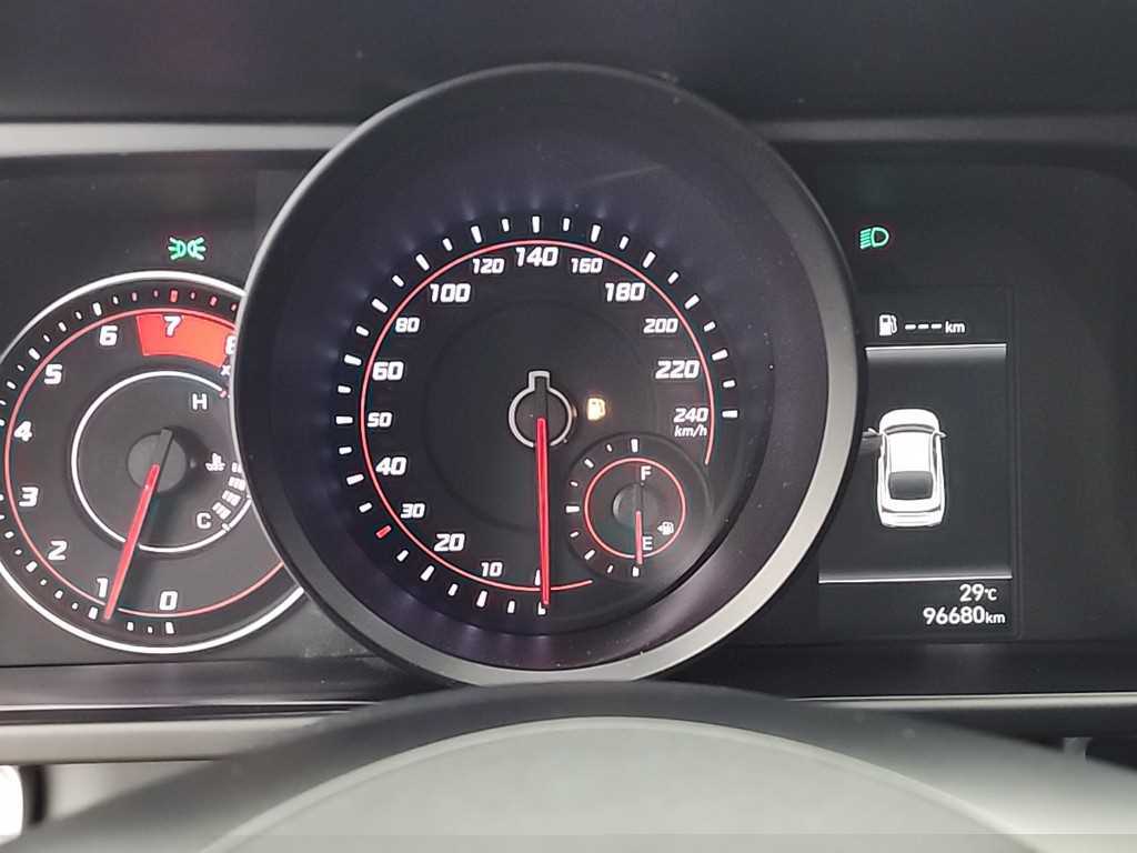 Hyundai Avante — photo 06