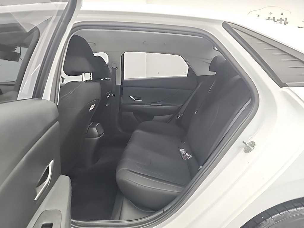 Hyundai Avante — photo 12