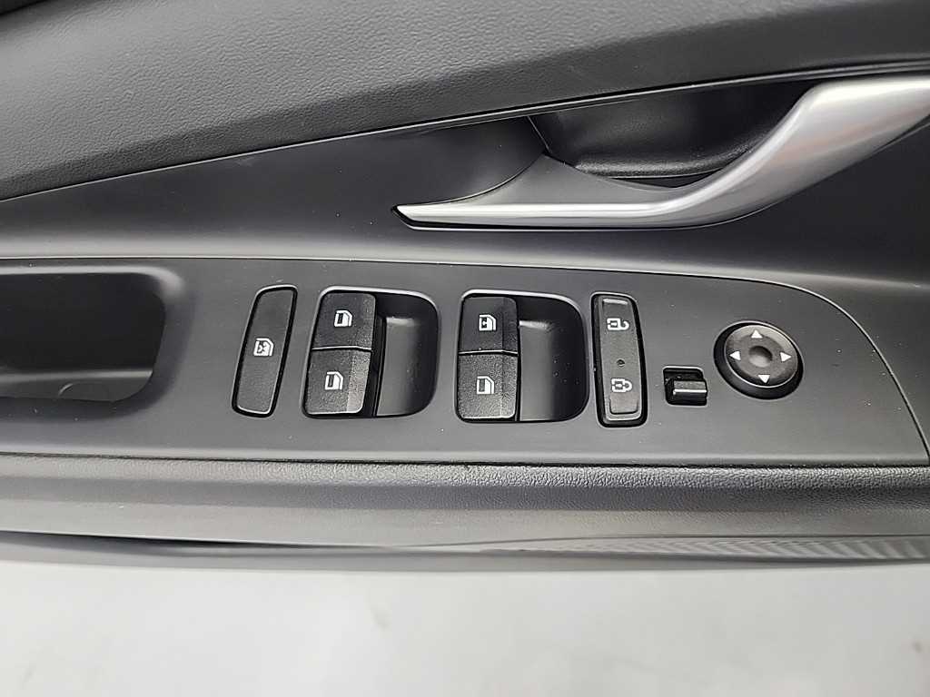 Hyundai Avante — photo 13