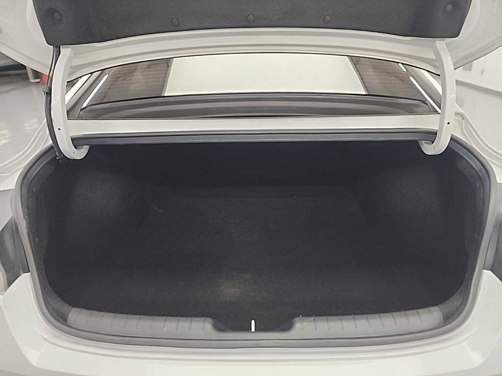 Hyundai Avante — photo 16