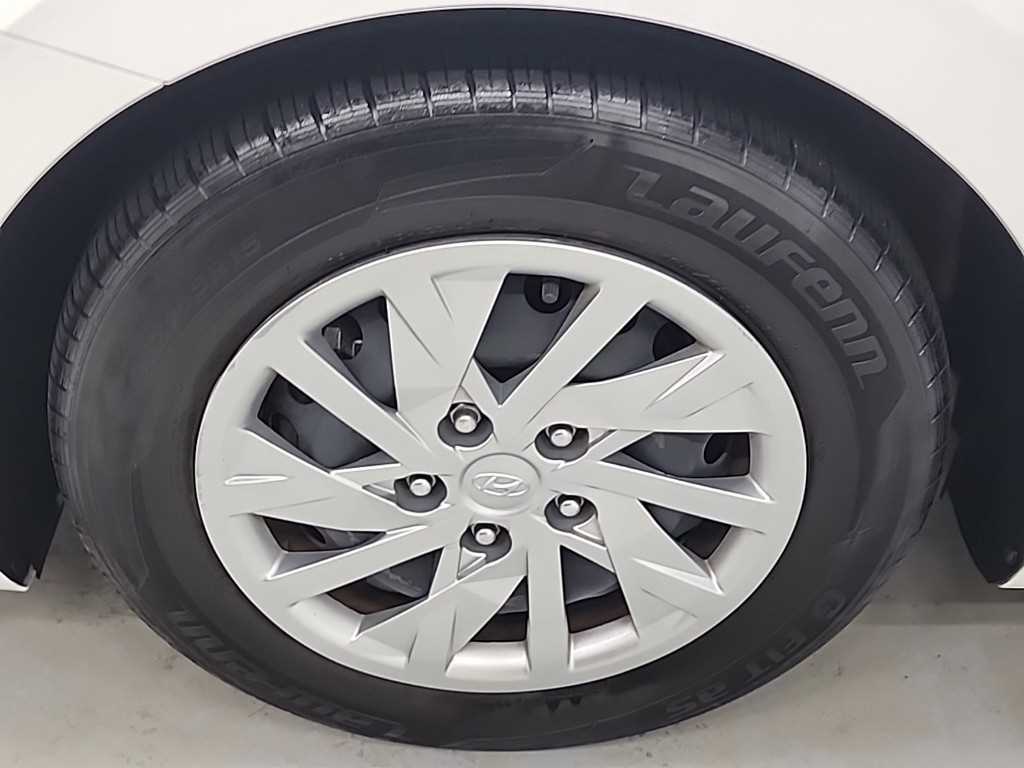 Hyundai Avante — photo 17