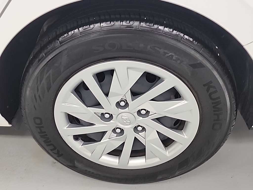 Hyundai Avante — photo 18