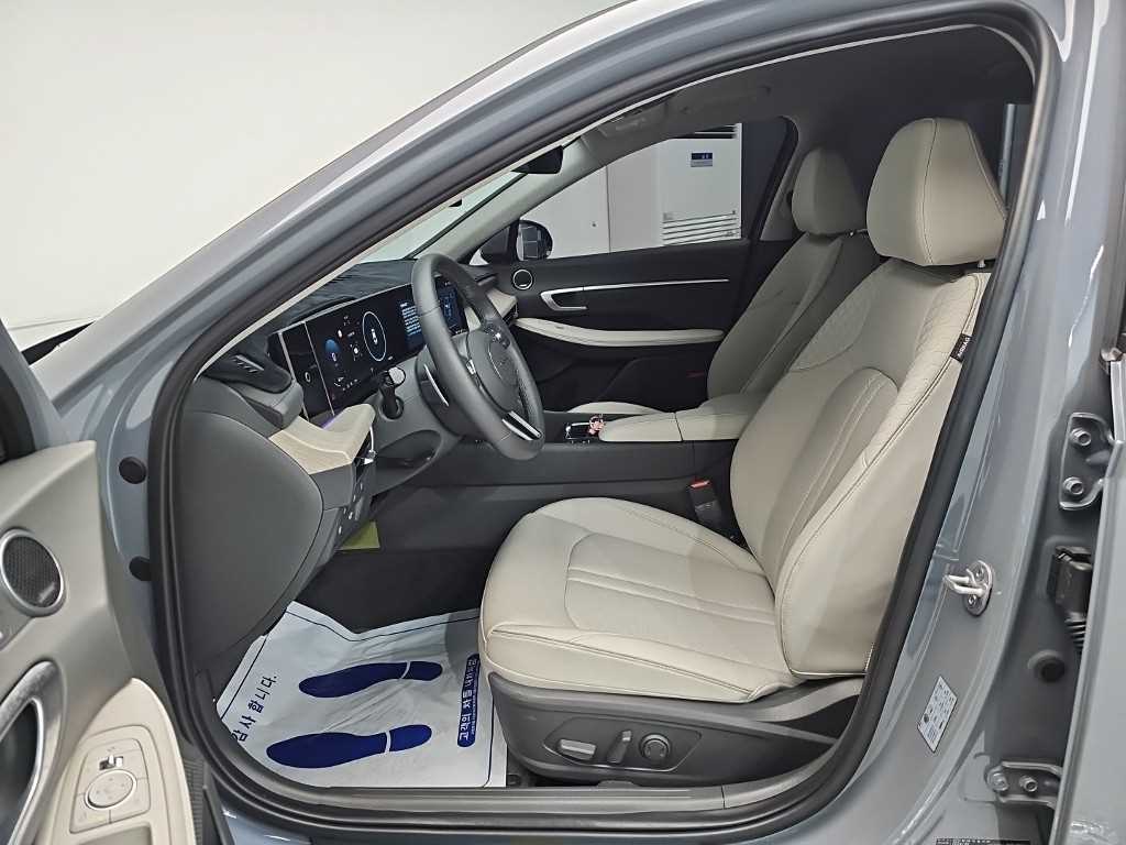Hyundai Sonata — photo 11