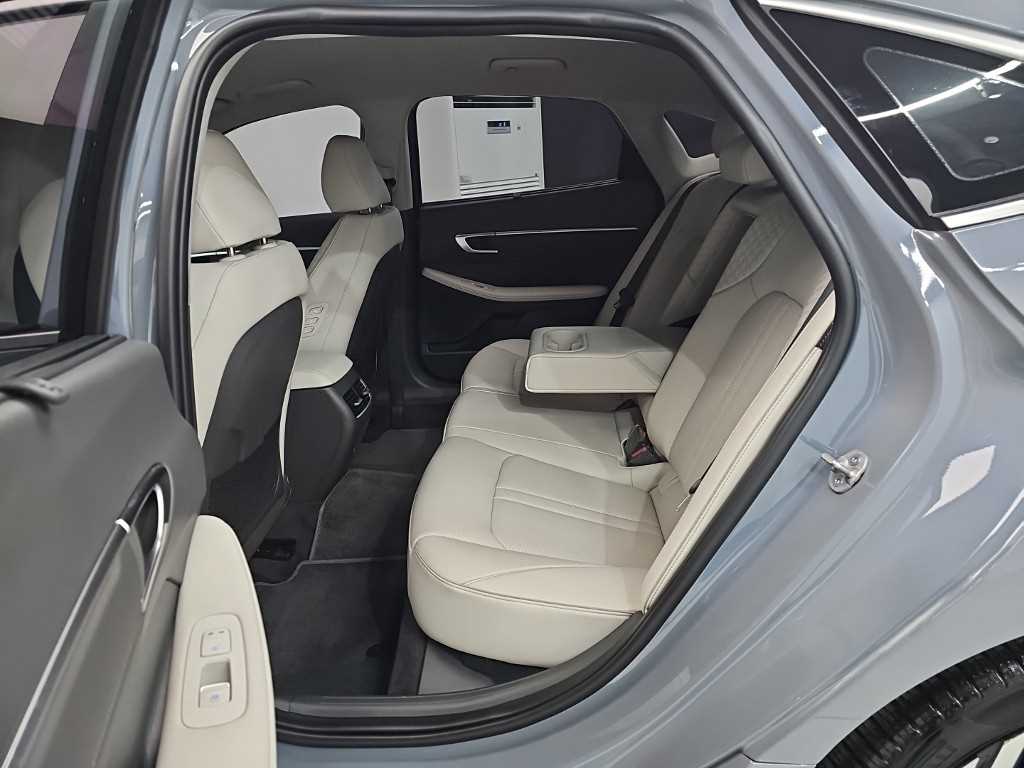 Hyundai Sonata — photo 12