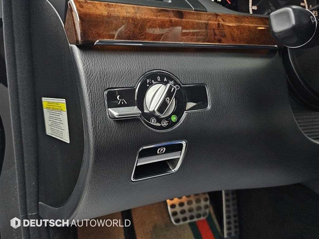 Mercedes-Benz S-Class — photo 17