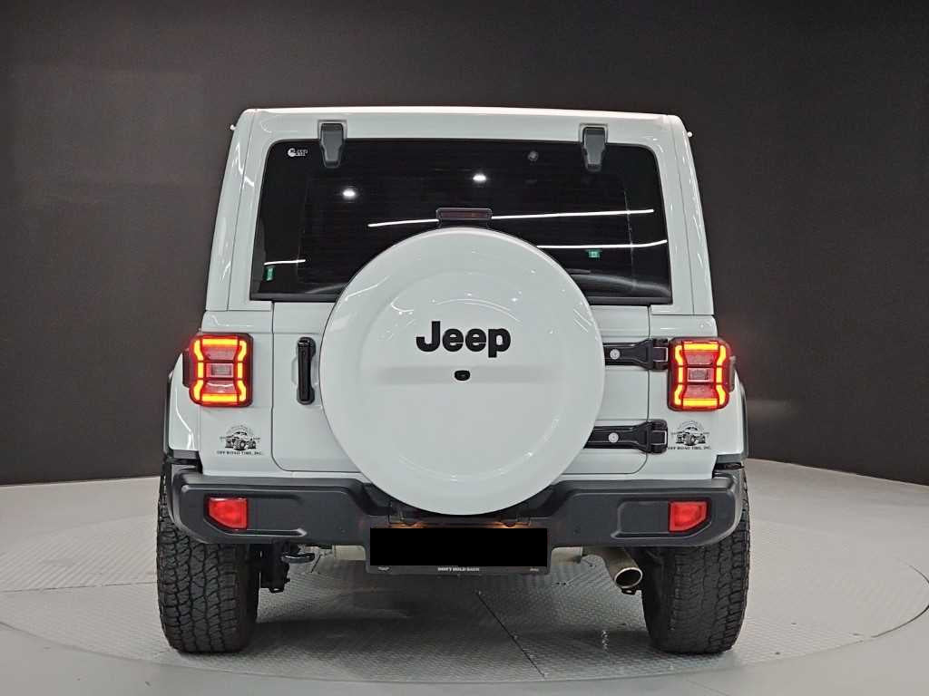 Jeep Wrangler — photo 03