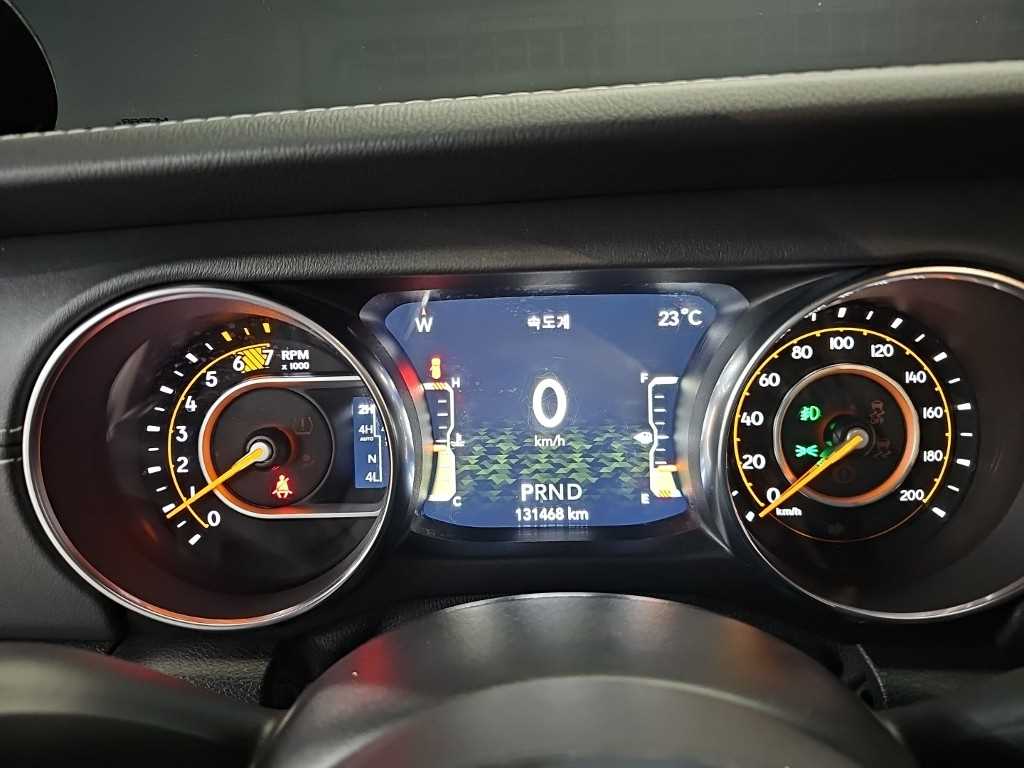 Jeep Wrangler — photo 06