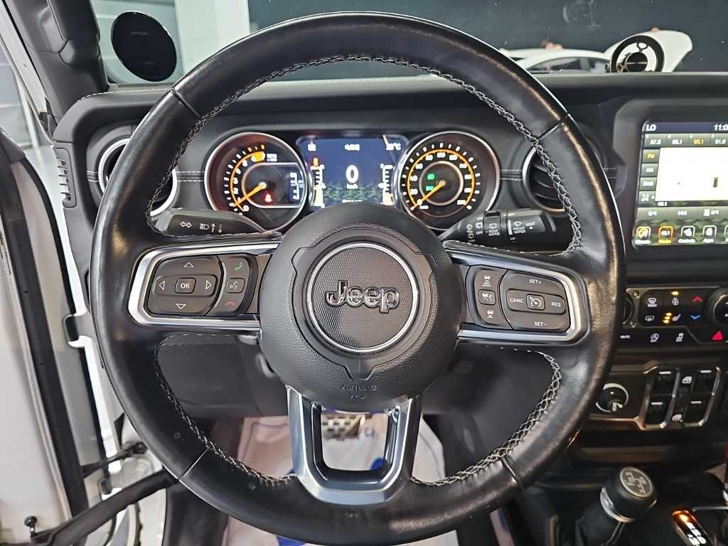 Jeep Wrangler — photo 09