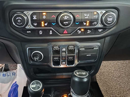 Jeep Wrangler — photo 10