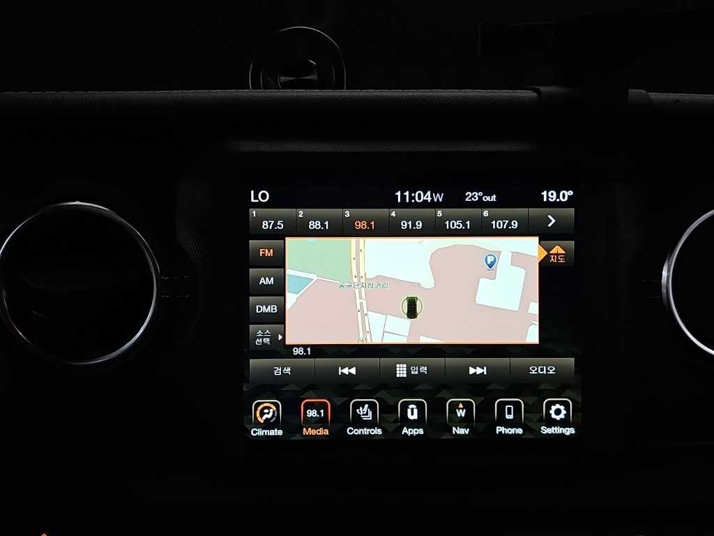Jeep Wrangler — photo 13
