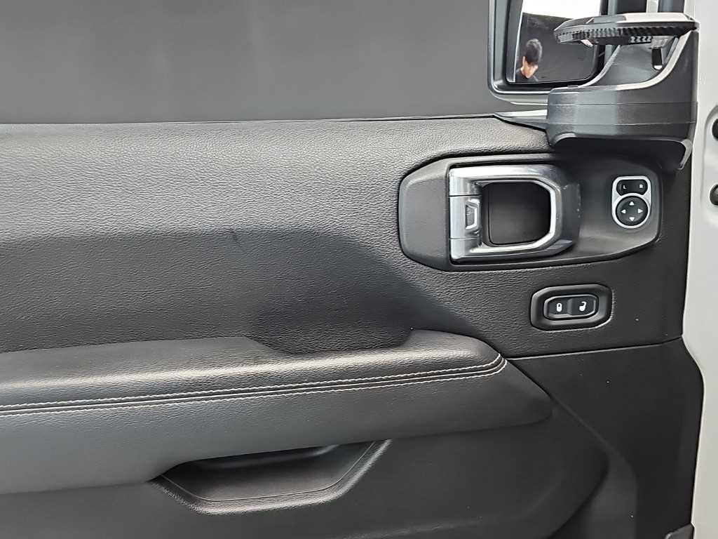 Jeep Wrangler — photo 15