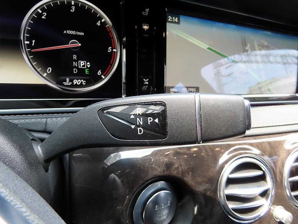 Mercedes-Benz S-Class — photo 10