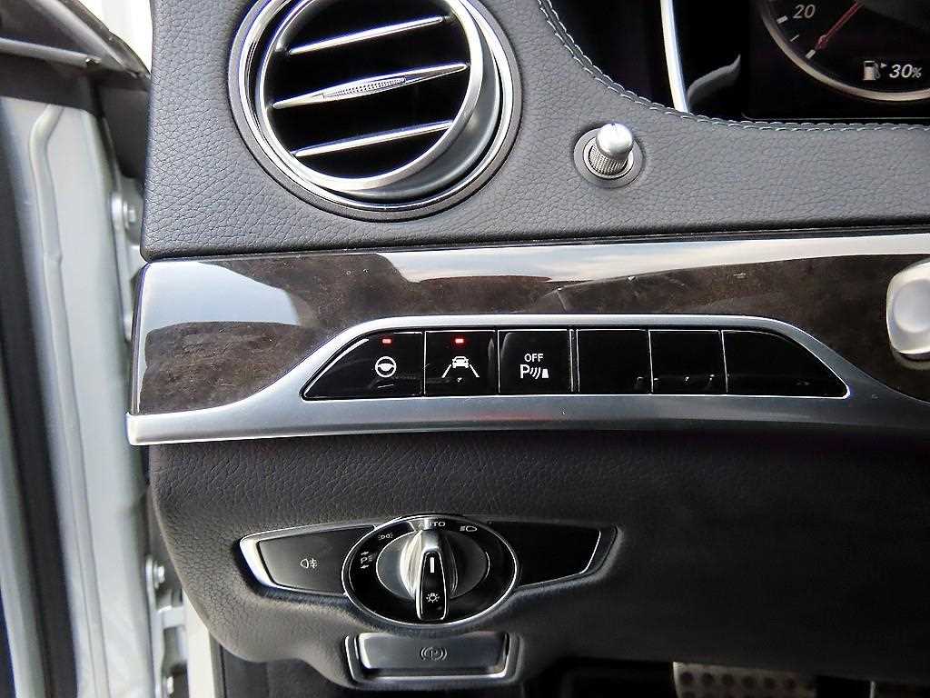 Mercedes-Benz S-Class — photo 12