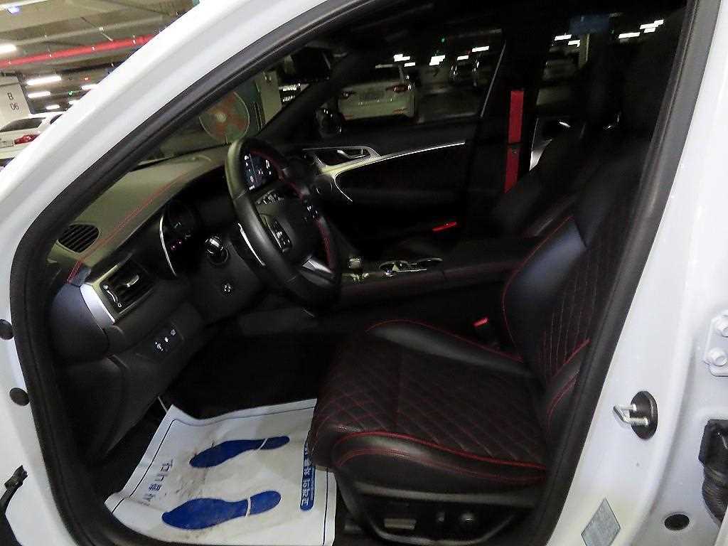 Genesis G70 — photo 06