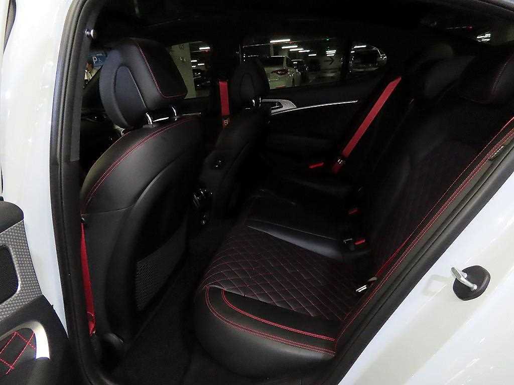 Genesis G70 — photo 07