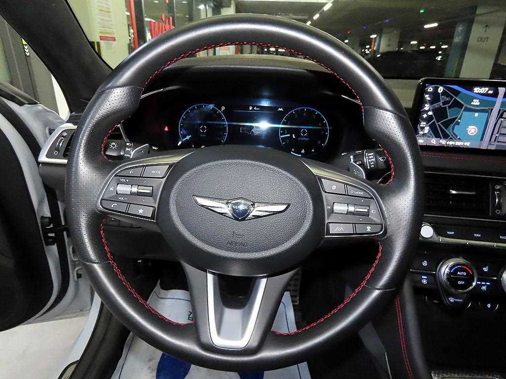 Genesis G70 — photo 08