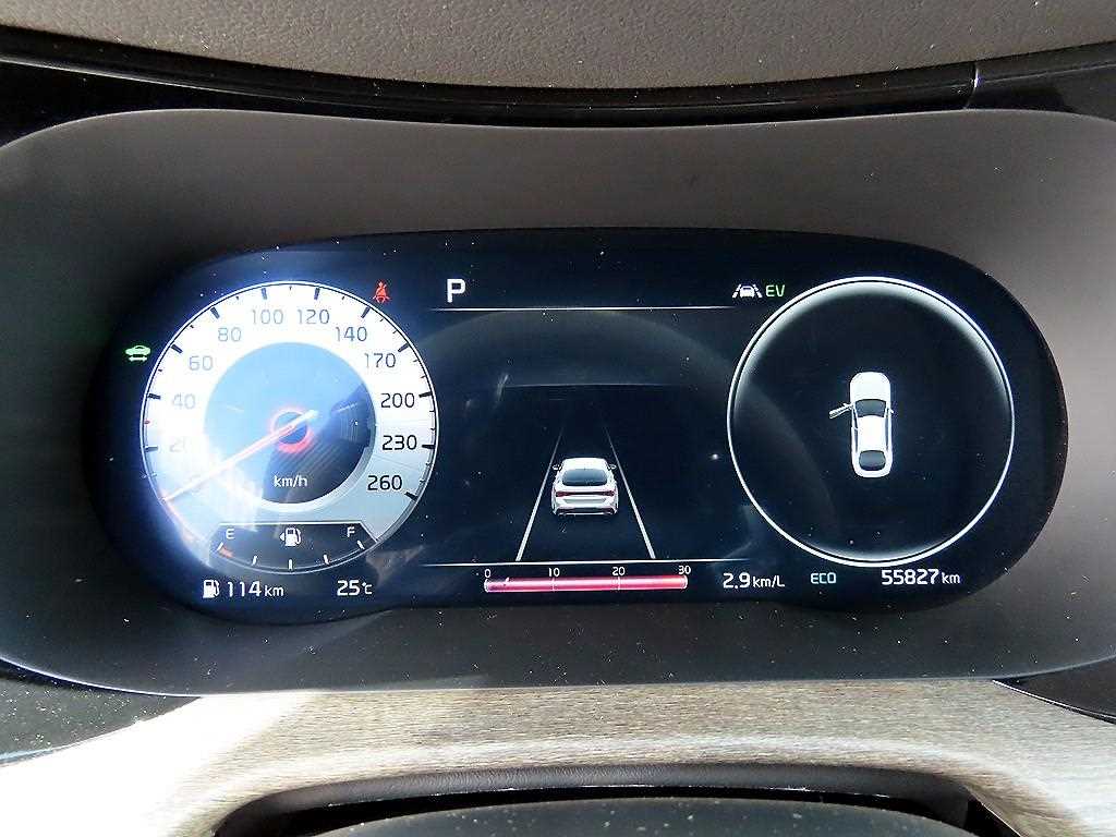 Kia K5 — photo 09