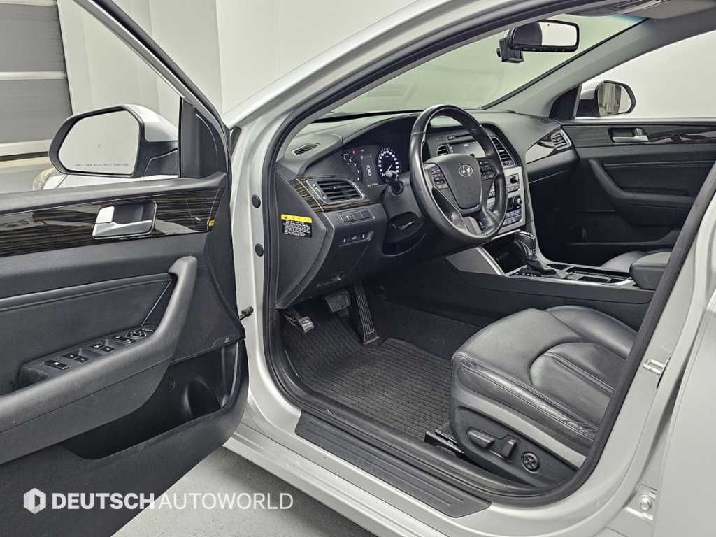 Hyundai Sonata — photo 11