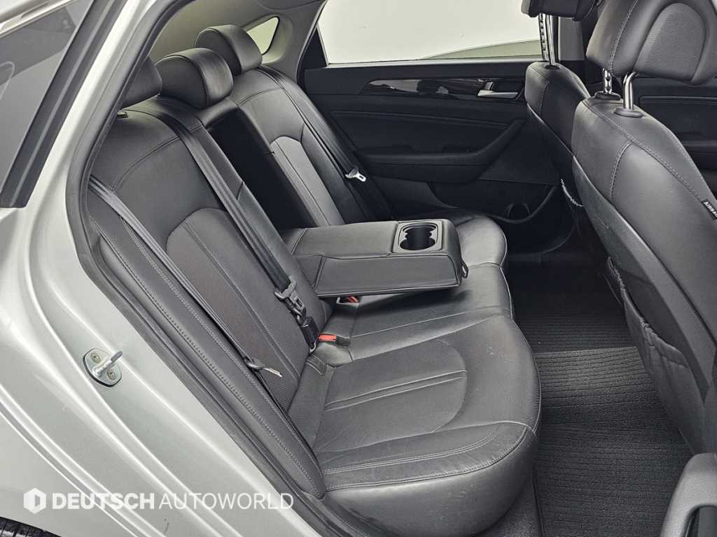 Hyundai Sonata — photo 12