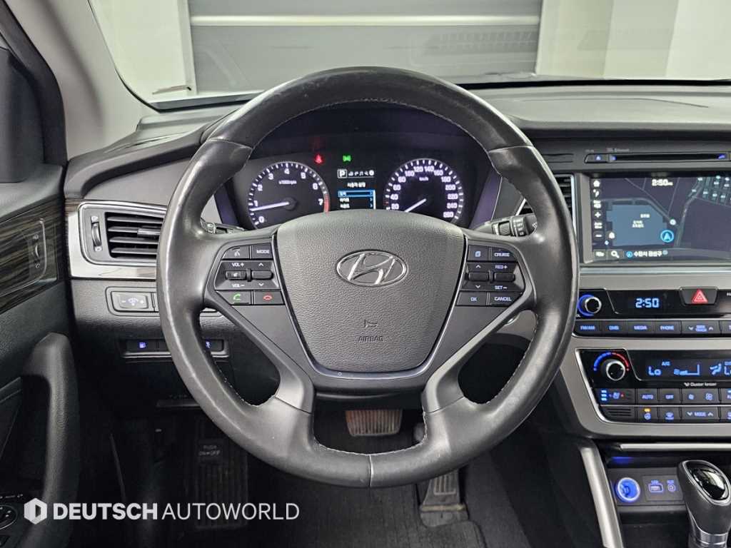 Hyundai Sonata — photo 13