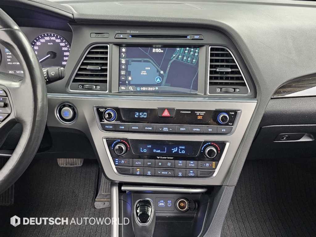 Hyundai Sonata — photo 14