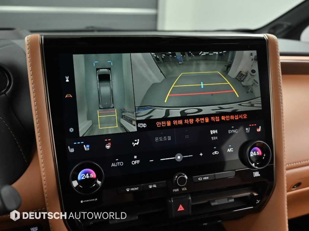 Toyota Alphard — photo 15