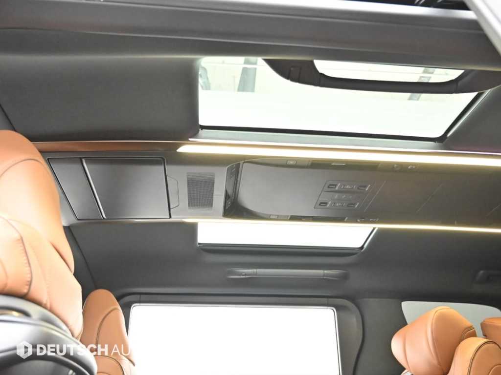 Toyota Alphard — photo 18