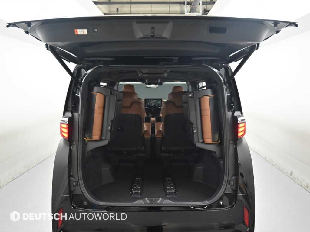 Toyota Alphard — photo 19
