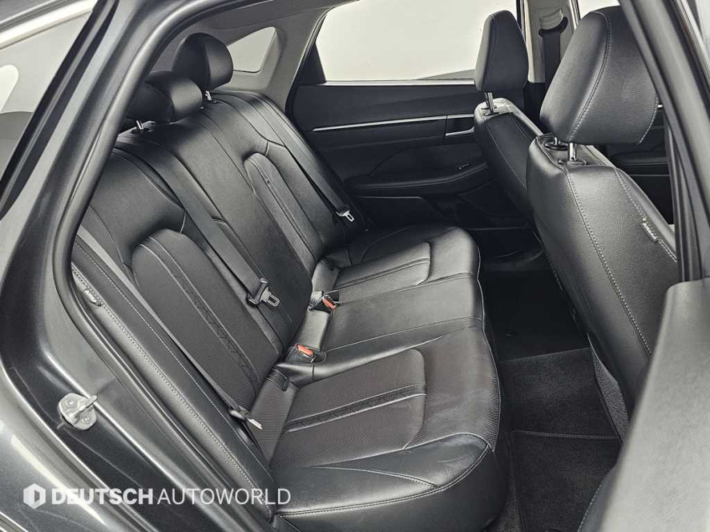 Hyundai Sonata — photo 12