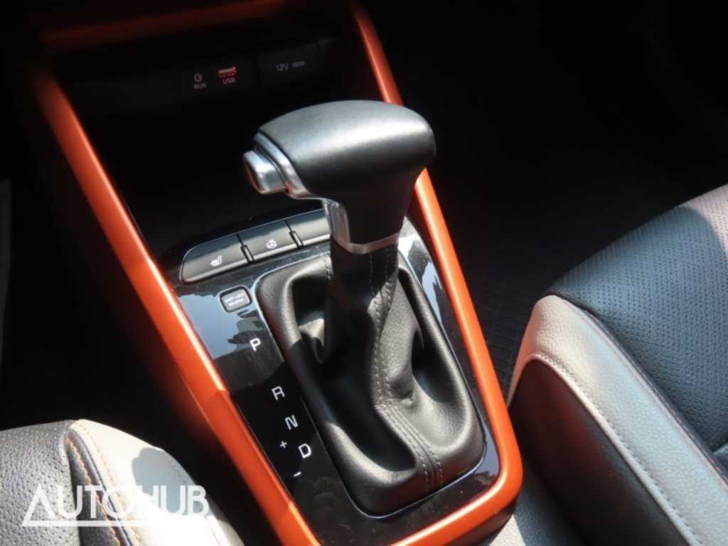 Kia Stonic — photo 06