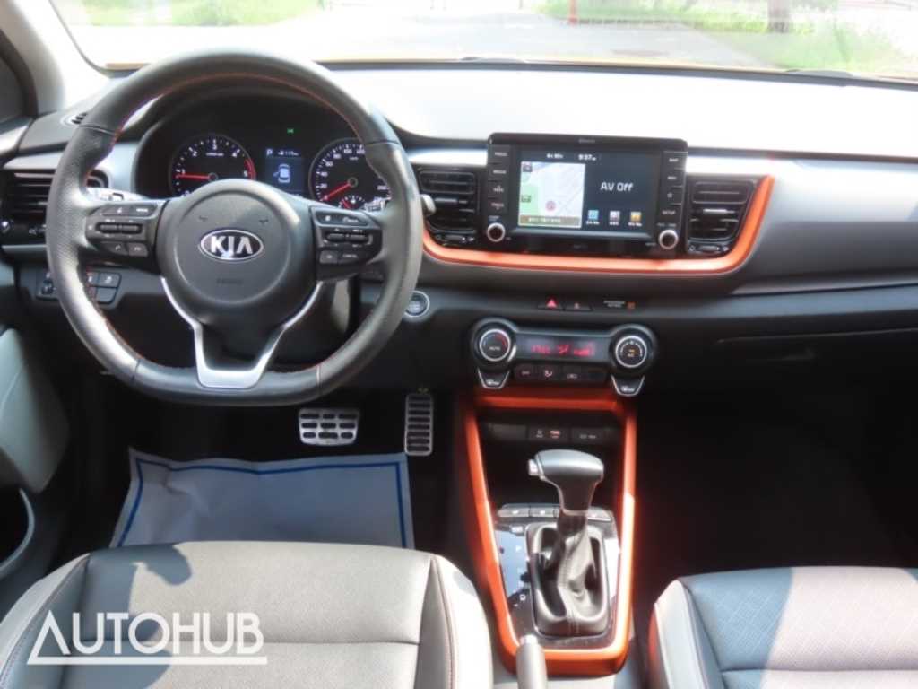 Kia Stonic — photo 16