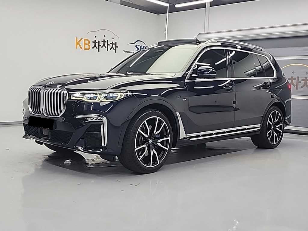 BMW X7 — photo 02