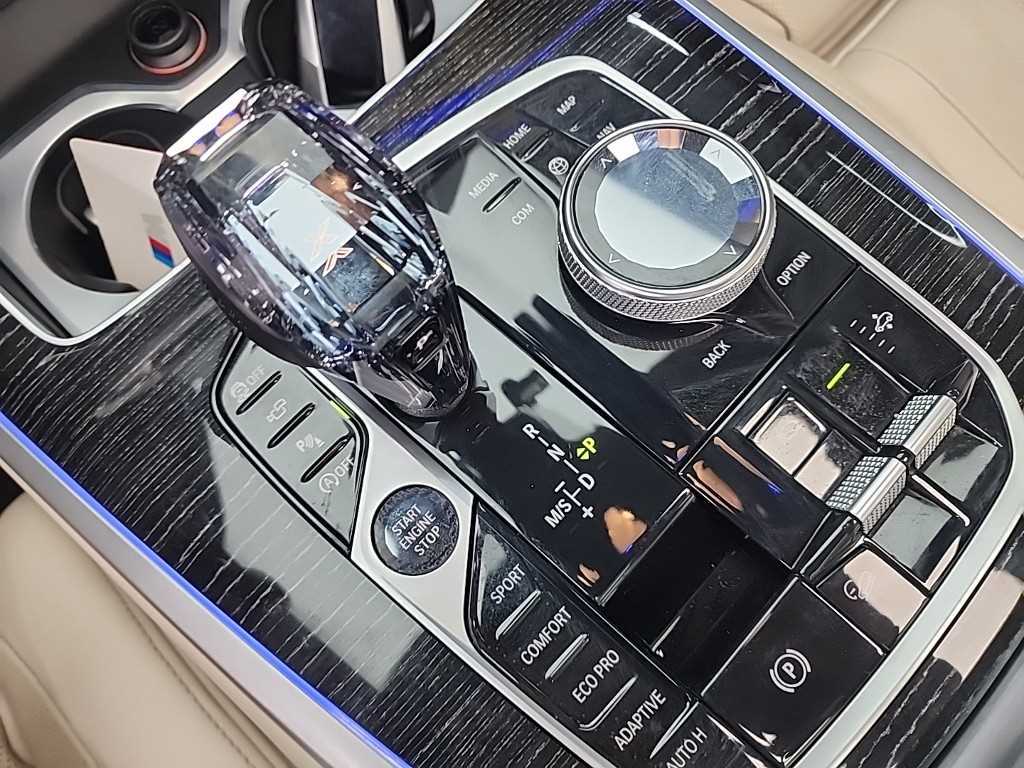 BMW X7 — photo 09