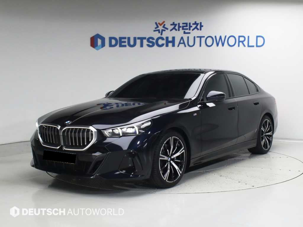 BMW 5-Series — photo 01