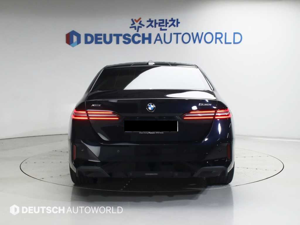 BMW 5-Series — photo 04