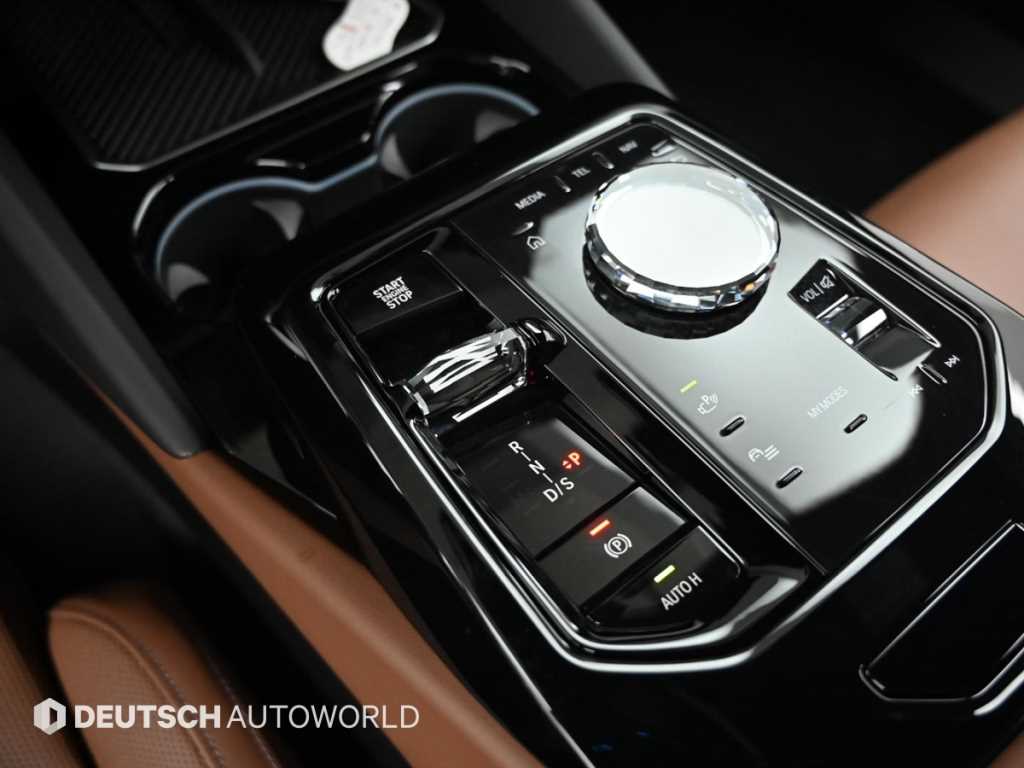 BMW 5-Series — photo 09
