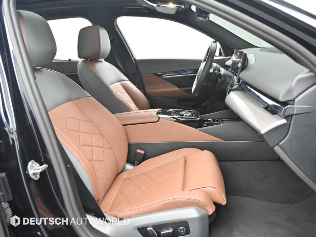 BMW 5-Series — photo 10