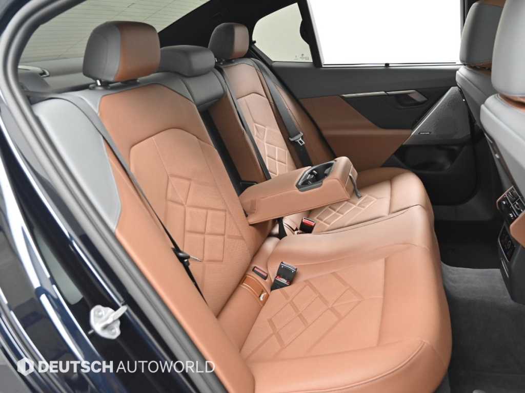 BMW 5-Series — photo 12