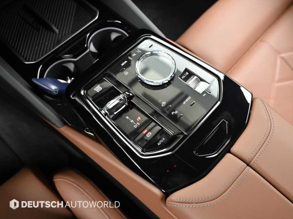 BMW 5-Series — photo 09