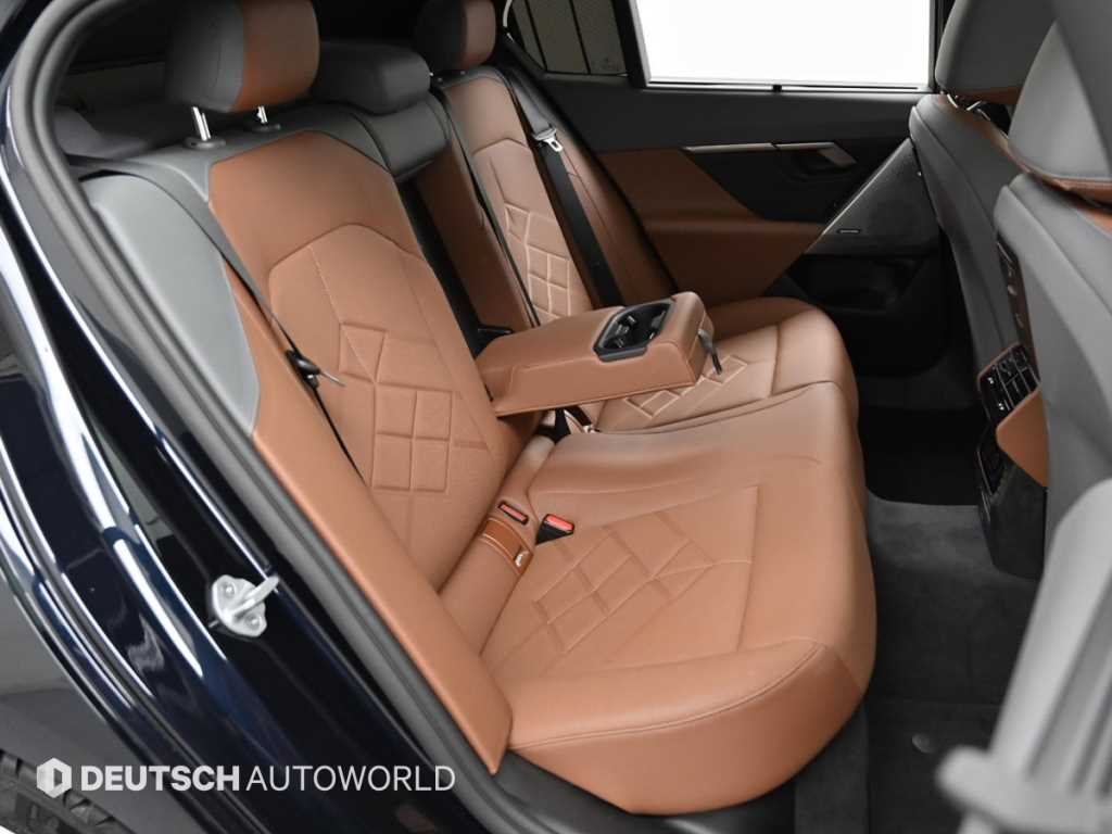 BMW 5-Series — photo 12