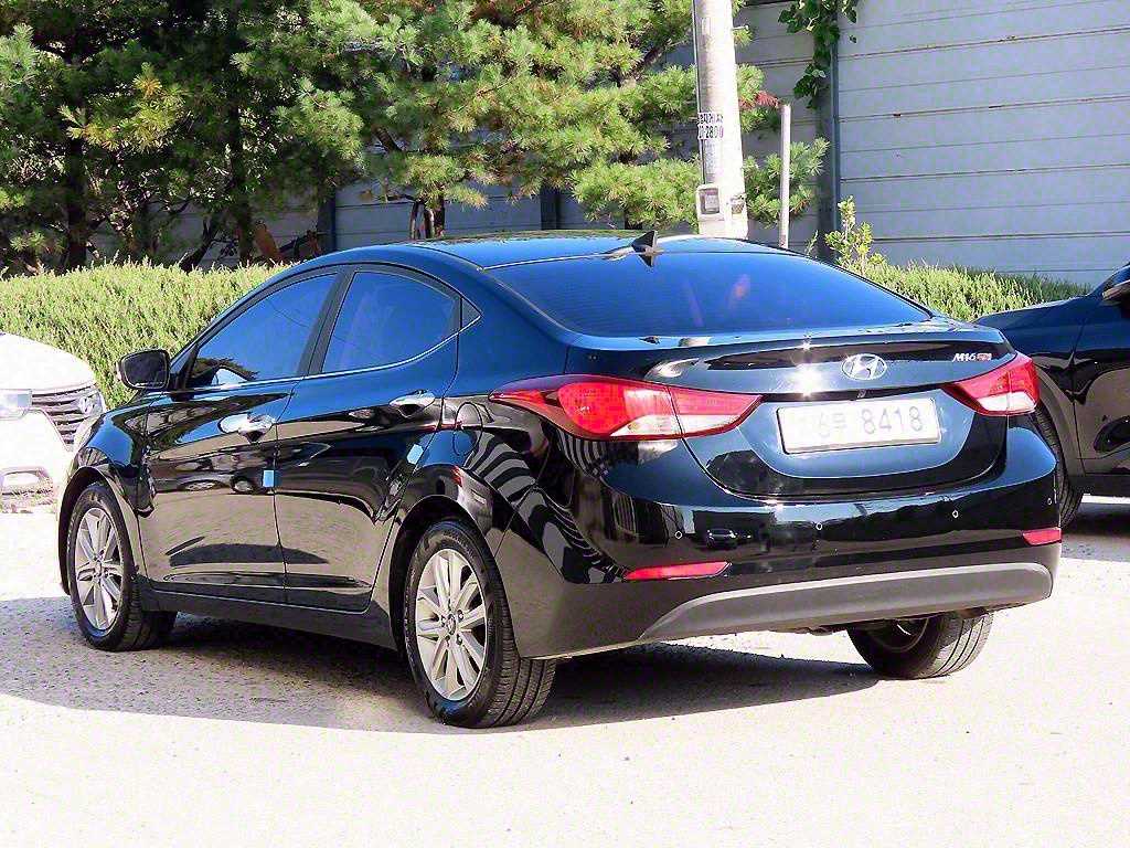 Hyundai Avante — photo 03