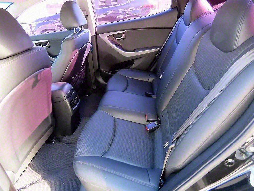 Hyundai Avante — photo 06