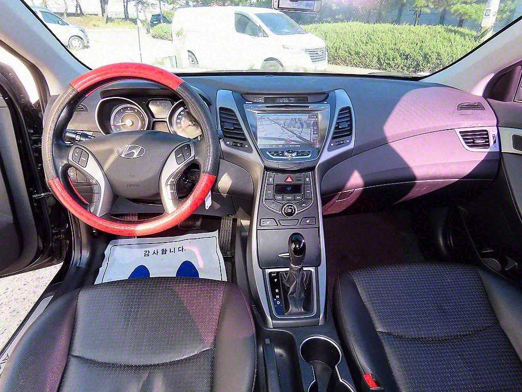 Hyundai Avante — photo 07